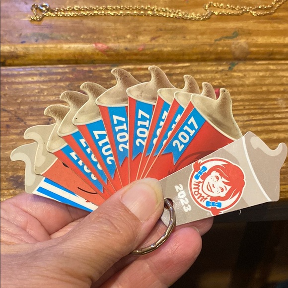 Wendy's Frosty Keychains Set collection of outdated frosty keychains 10 - Picture 1 of 3